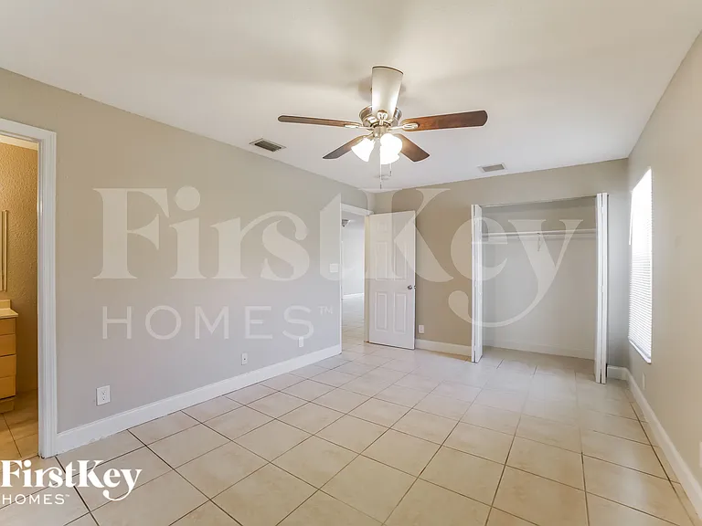 341 NE 34th Ct — Photo 9