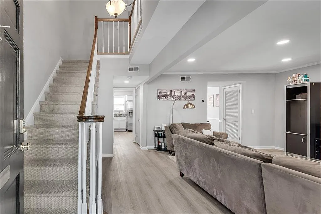 3 bed, 2.5 bath, 1534 sqft, $2,500 — Photo 3