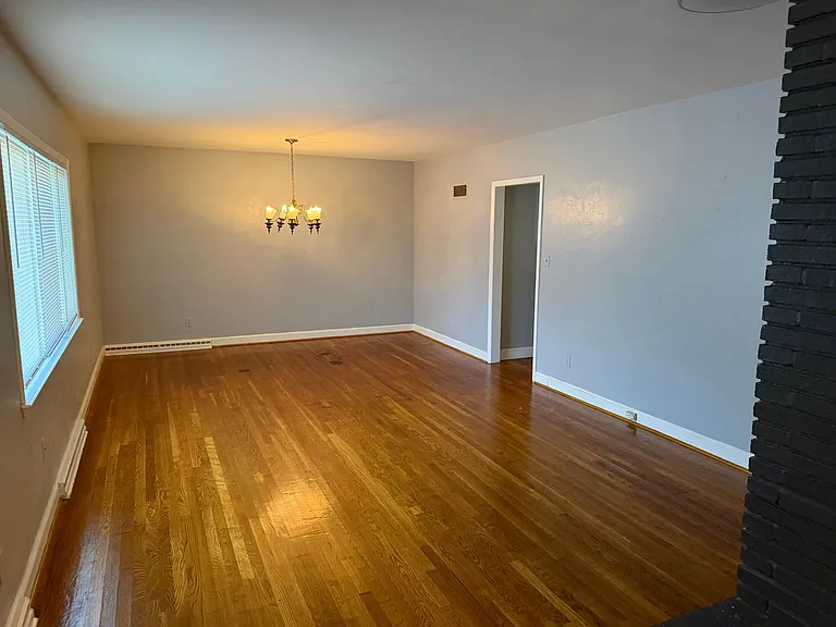 1311 Clover Ln — Photo 5