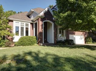 2125 S Pin Oak Dr, Springfield, MO 65809