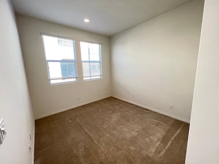 938 E Weaver Ln — Photo 13