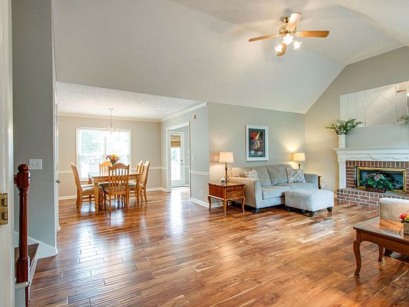4th image of 202 Woodshire Dr