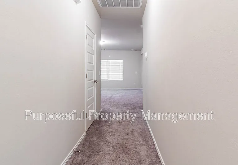 11608 NW 95th St — Photo 5