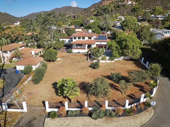 3570 Emma Ln, Vista, CA 92084