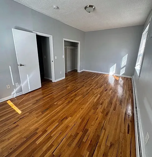 335 Wells St Photo 1