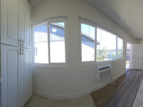 5th image of 958 1/2 N Crescent Ave