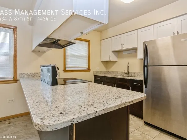 4434 W 87th St #1E, Chicago, IL 60652