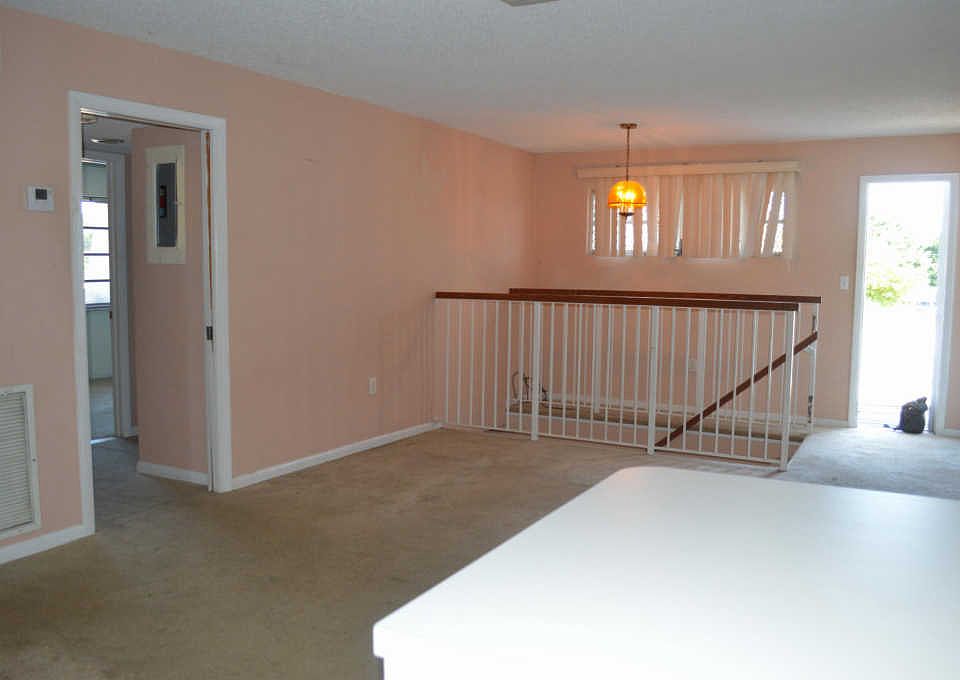 1st image of 3292 NE 11th Ave #A