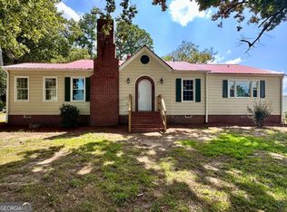 131 W Howell St, Hartwell, GA 30643