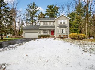 12 Kara Ln, Clifton Park, NY 12065