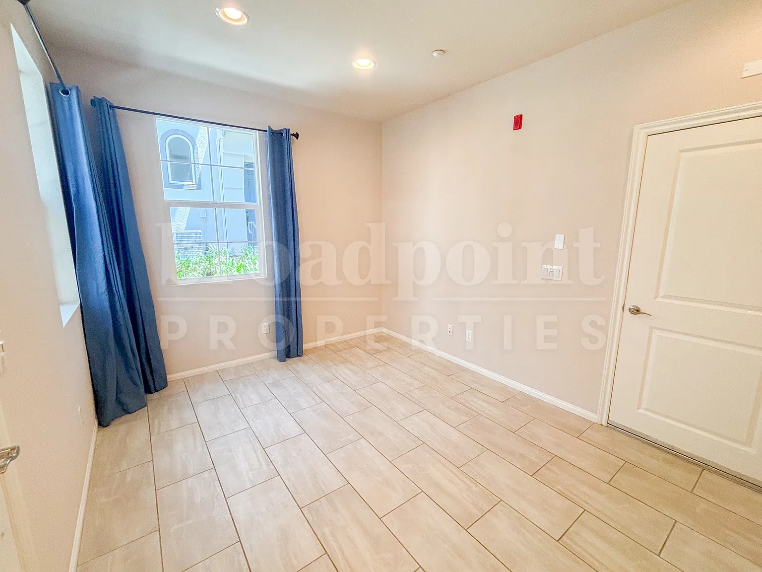 3 bed, 1649 sqft, $3,795 — Photo 3