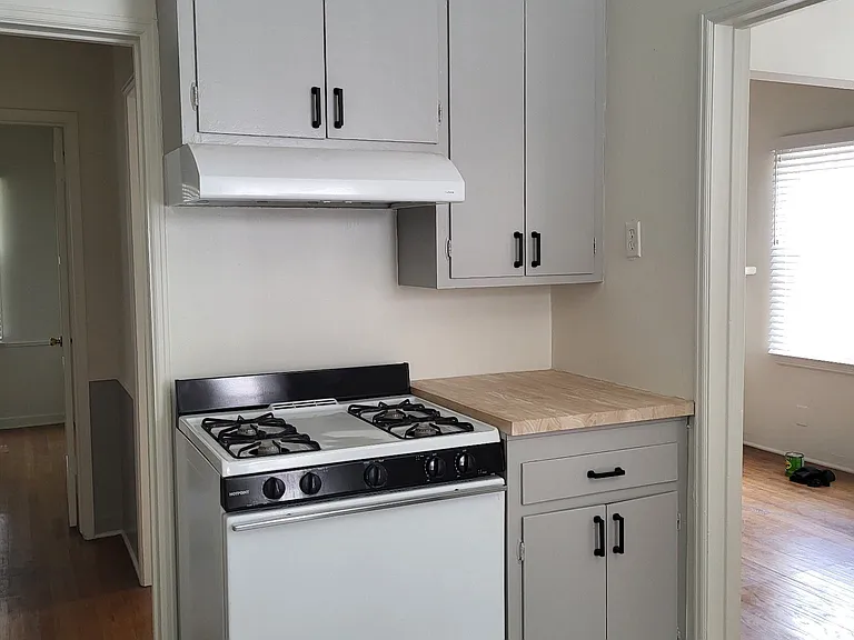 N Griffith Park Dr — Photo 17