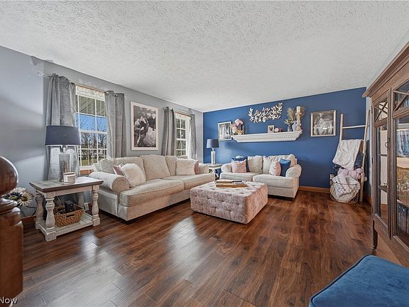 3rd image of 702 Perry Dr NW