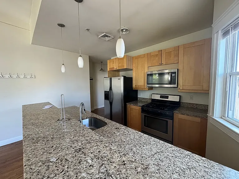 6 Giles Park #1A — Photo 1