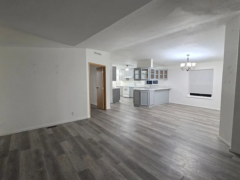 408 Main St — Photo 2