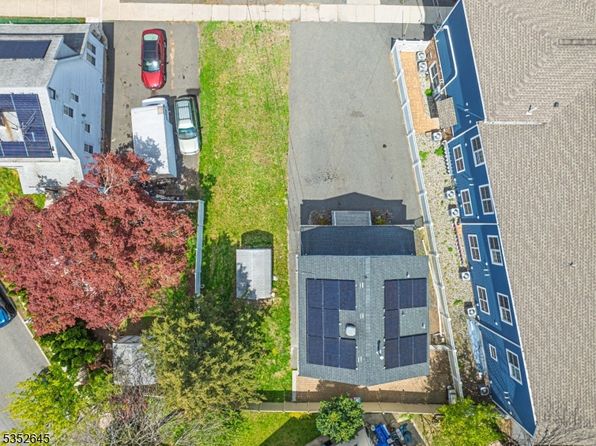 82 Barbour St, Haledon Boro, NJ 07508