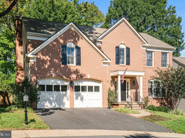 1255 Dartmouth Ct, Alexandria, VA 22314