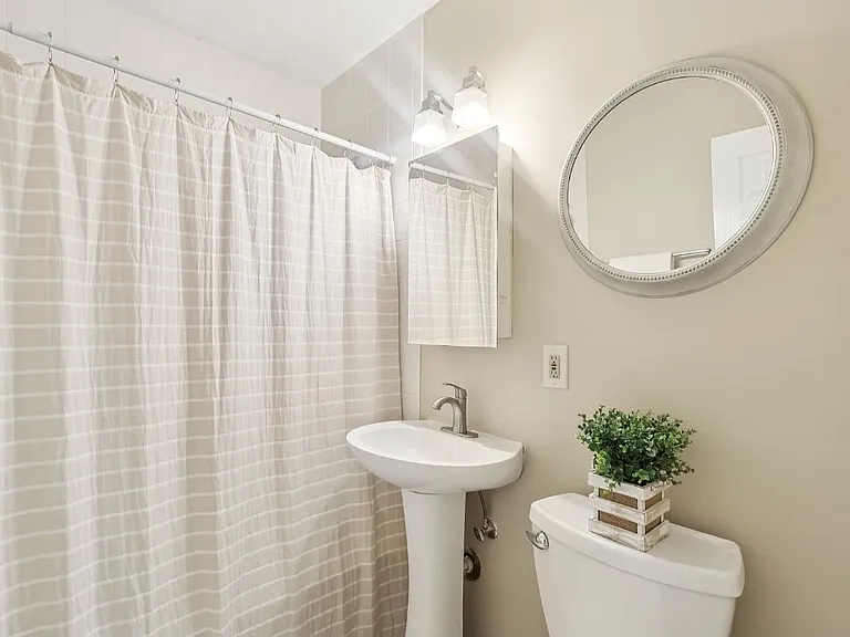 446 Huntmere Dr — Photo 13