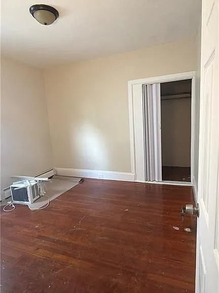 228 Baker St — Photo 8