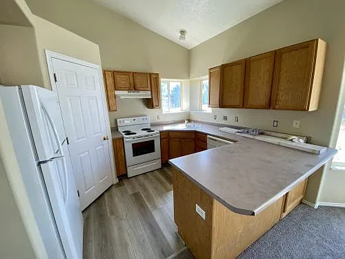 4 bed, 1660 sqft, $2,250 — Photo 3