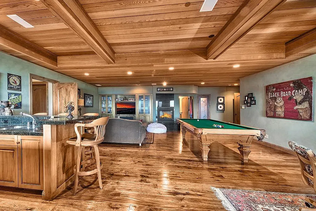 547 Sugarpine Dr photo 1