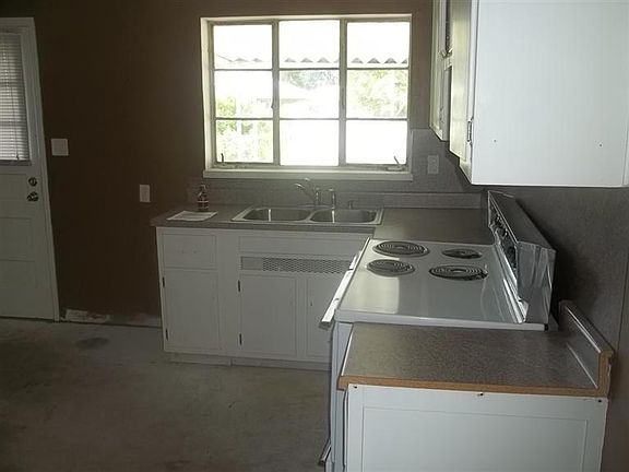 3rd image of 712 Hollendale Dr