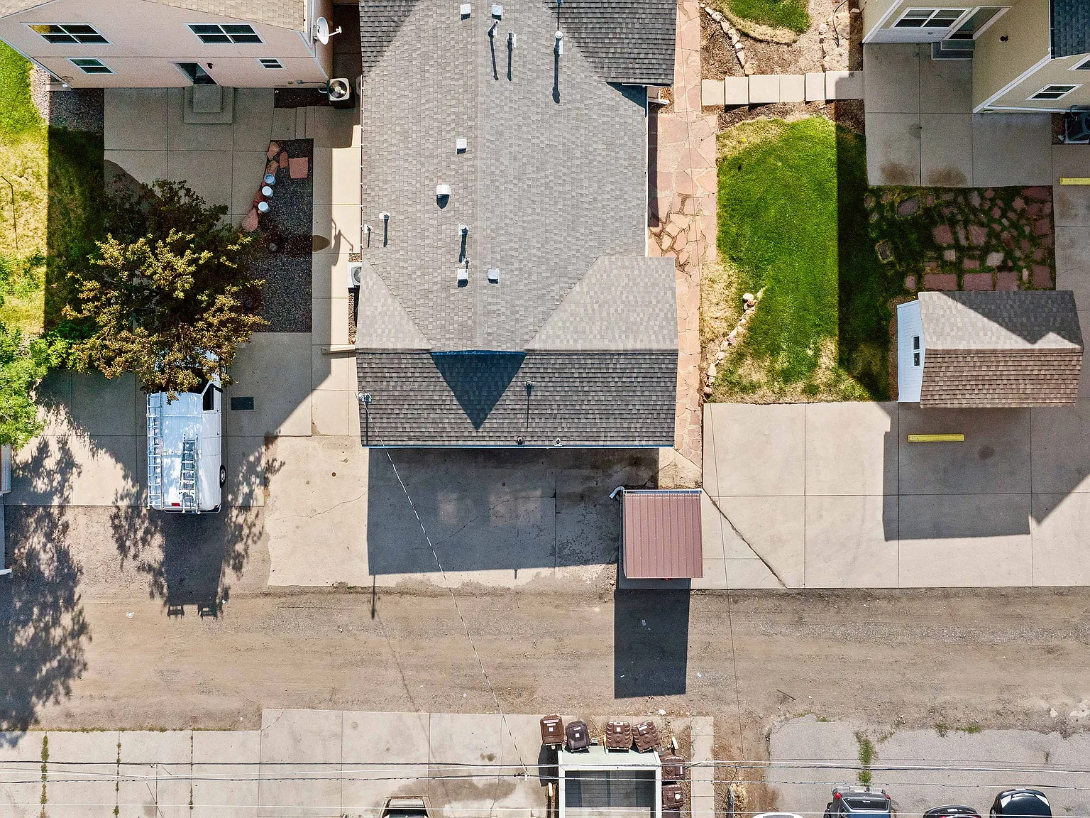 4 bed, 1600 sqft, $7,060 — Photo 4