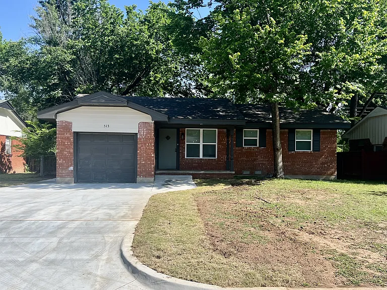 513 Inwood Dr — Photo 1