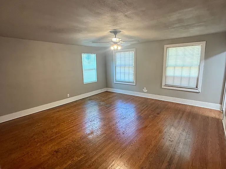 1910 S Park St #3 — Photo 8