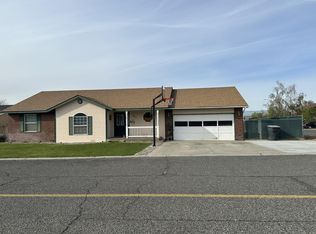 1805 Smith Ln, Grandview, WA 98930