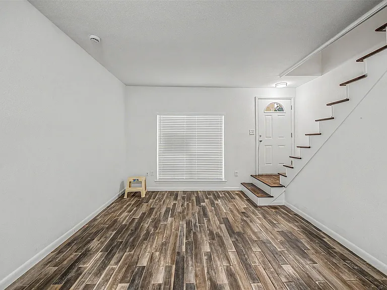 830 Threadneedle St #228 — Photo 4
