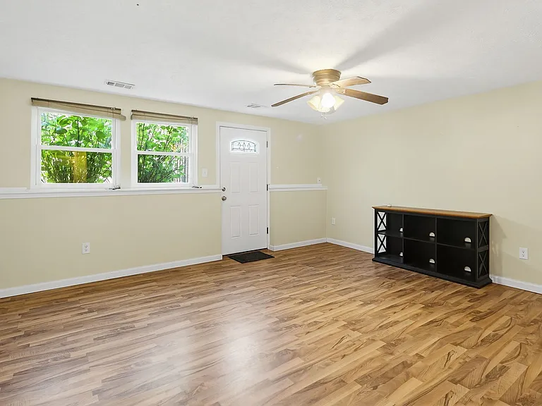 9402 Granite Hl — Photo 15