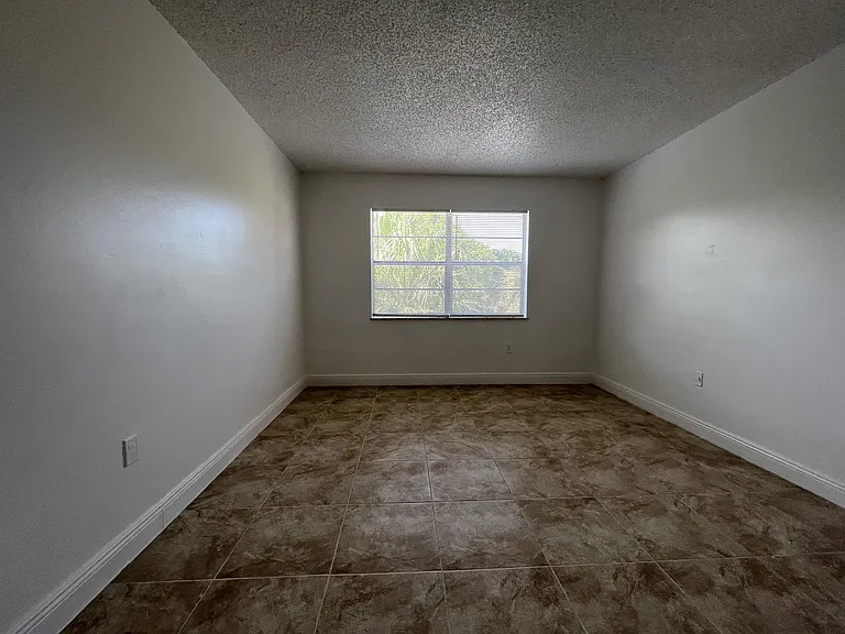 4334 NW 9th Ave #9-3 — Photo 8