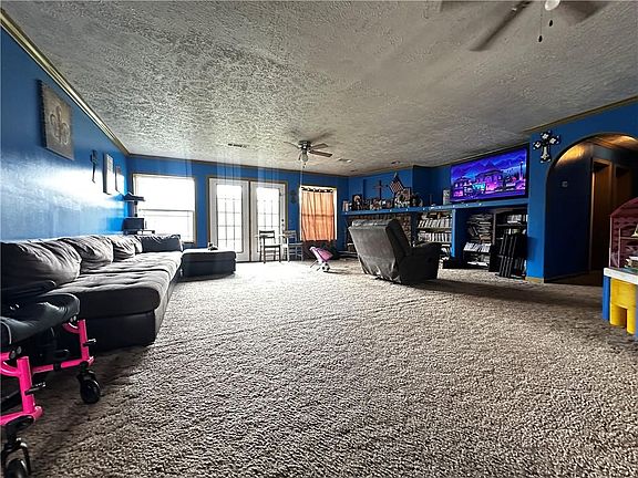 2nd image of 818 Lake Pearl Rd