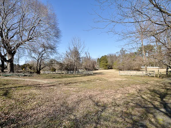 731 Leigh Mill Rd, Great Falls, VA 22066