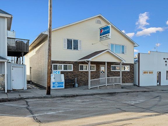 2nd image of 927 Main St