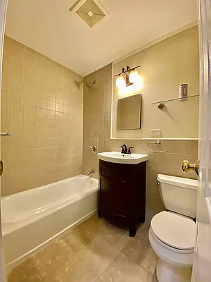 Rented by Zikos Realty Services | media 16