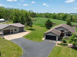 3212 S Apple River Rd, Elizabeth, IL 61028