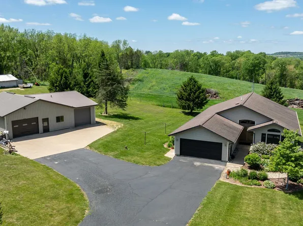 3212 S Apple River Rd, Elizabeth, IL 61028