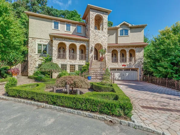 4 Saint James Place image 1 of 34