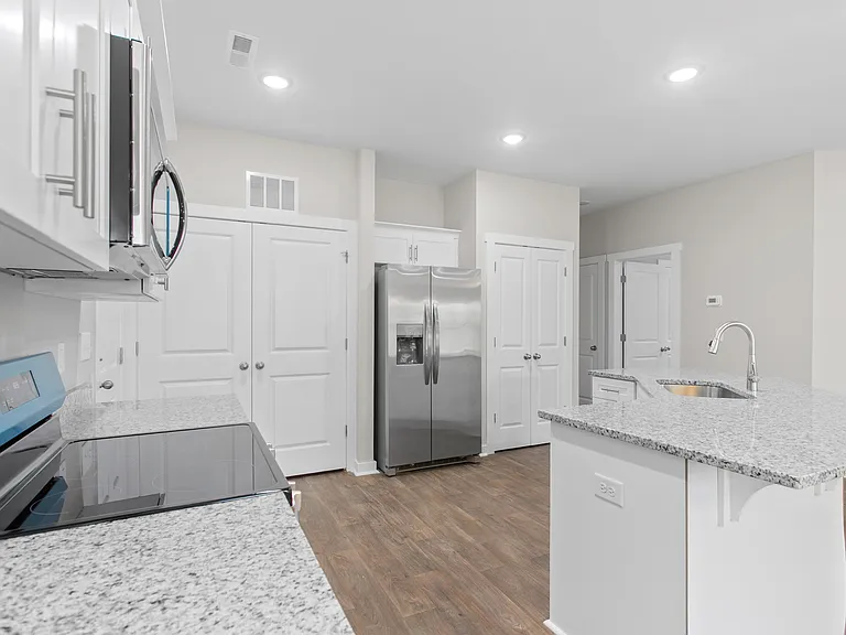 687 N Manning Ave — Photo 10