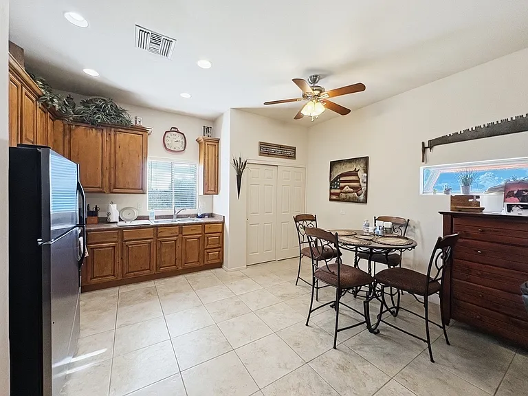 1033 E Irvine Rd — Photo 11