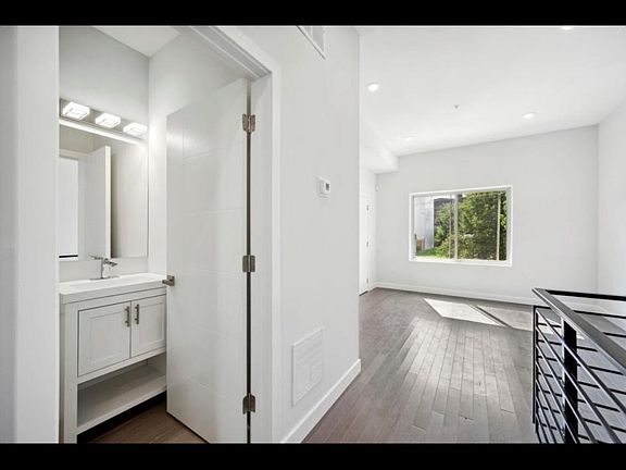 4th image of 2431 N Hancock St #A-b