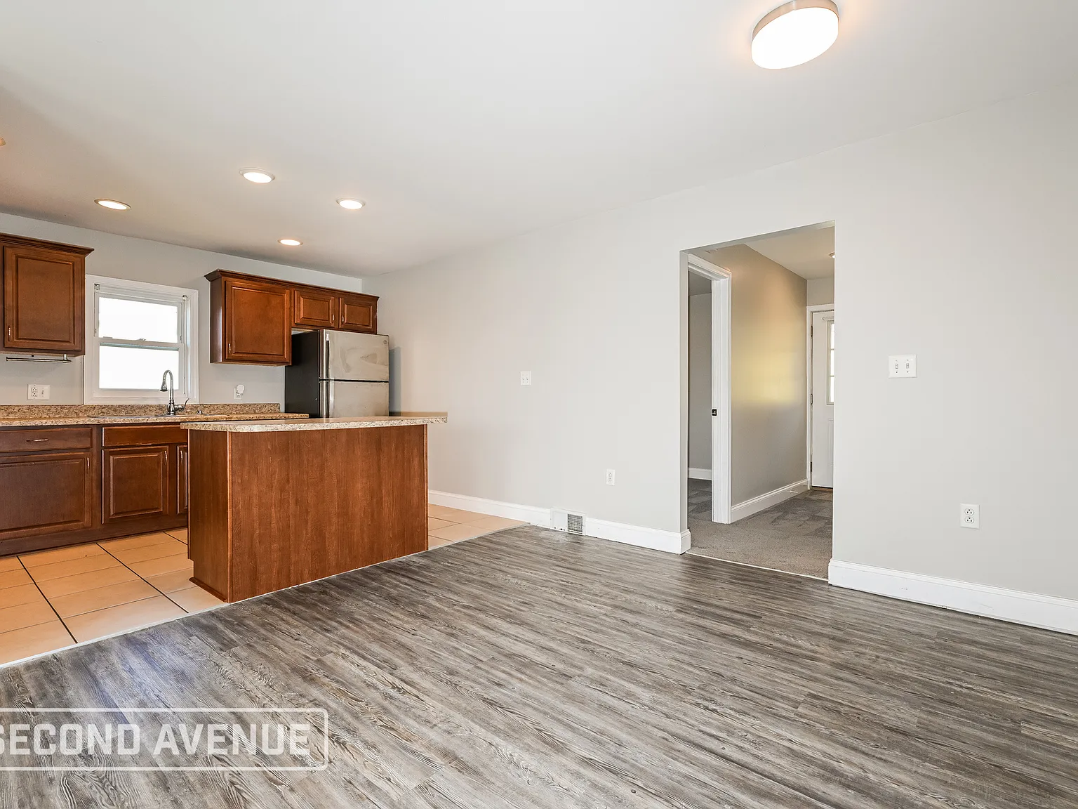 3 bed, 1.0 bath, 1284 sqft, $1,439 — Photo 3