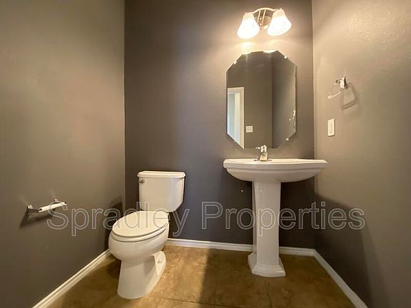 5th image of 1122 Garden Green Dr