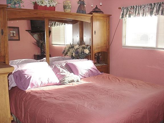 4th image of 2042 Parkview Ave