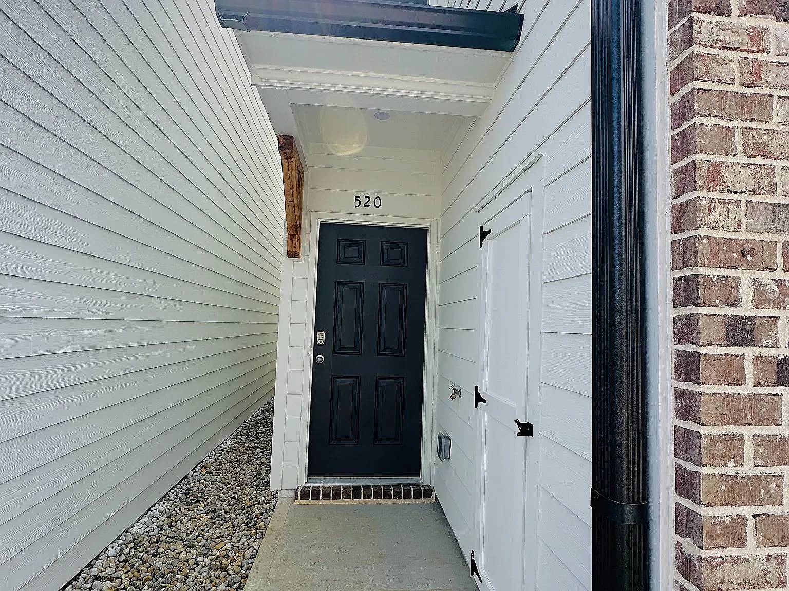 3 bed, 2.5 bath, 1734 sqft, $2,300 — Photo 2