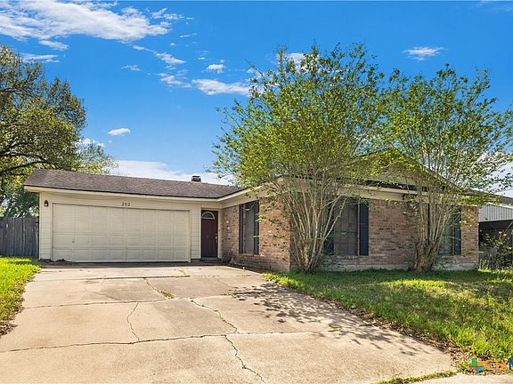 3rd image of 202 Georgia Ln