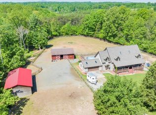 335 Bettys Creek Dr, Moneta, VA 24121