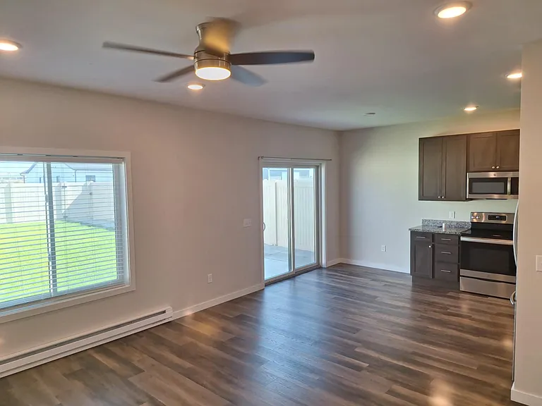 705 S Oak St — Photo 5